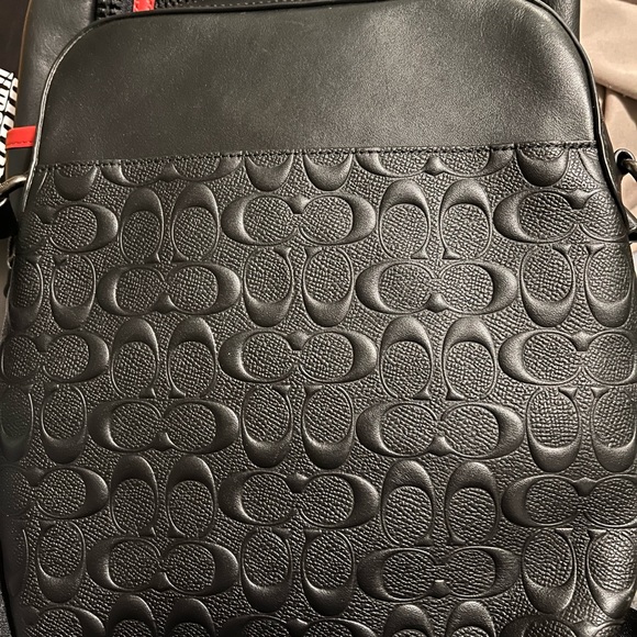 Coach mens bag few scuffs on the front but other than that perfectly fine - Picture 2 of 2